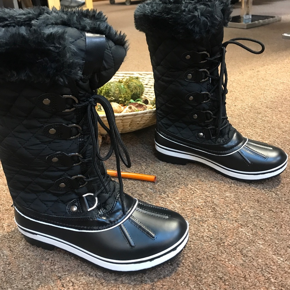 Black winter boot